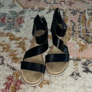 Black Strappy Women's Sandals USED size women’s 7